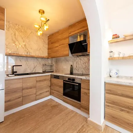 Spacious With Terrace And Sea View In Bodrum Villa Giris