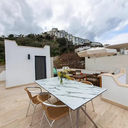 Spacious With Terrace And Sea View In Bodrum *
