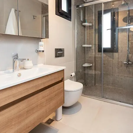 Spacious With Terrace And Sea View In Bodrum Giris